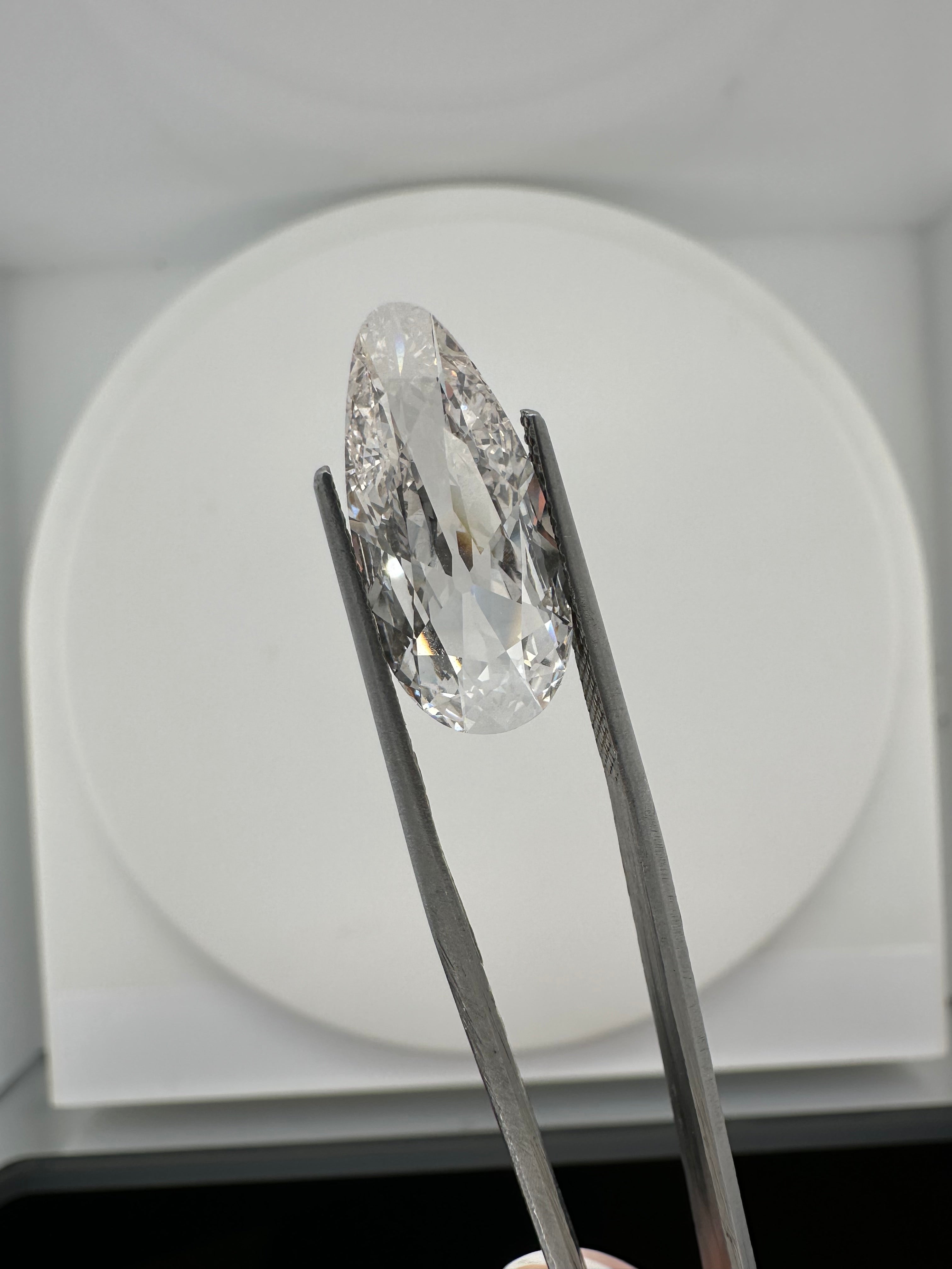 4.03 ANTIQUE MOVAL PEAR LAB DIAMOND