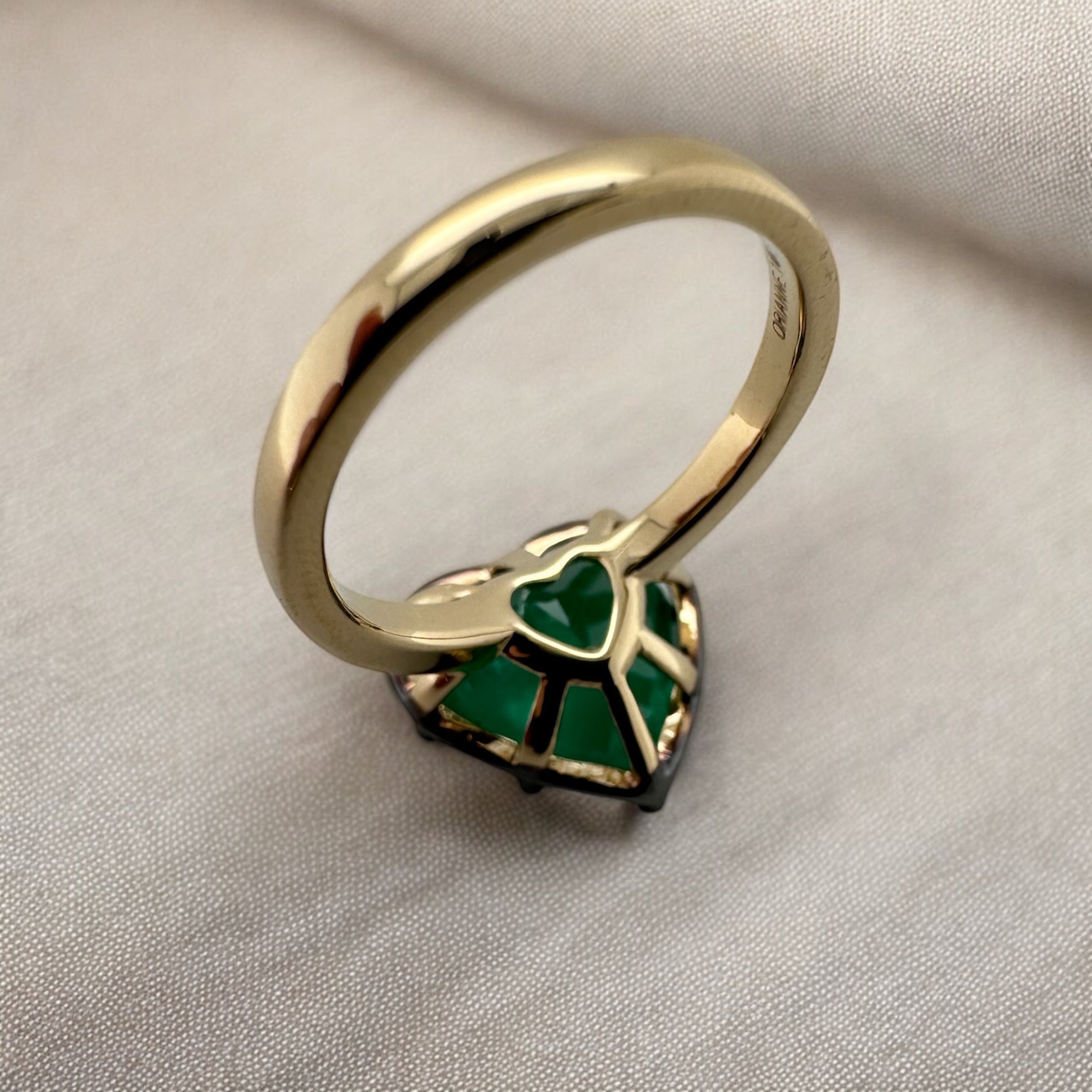 3.21 COLOMBIAN EMERALD HEART RING
