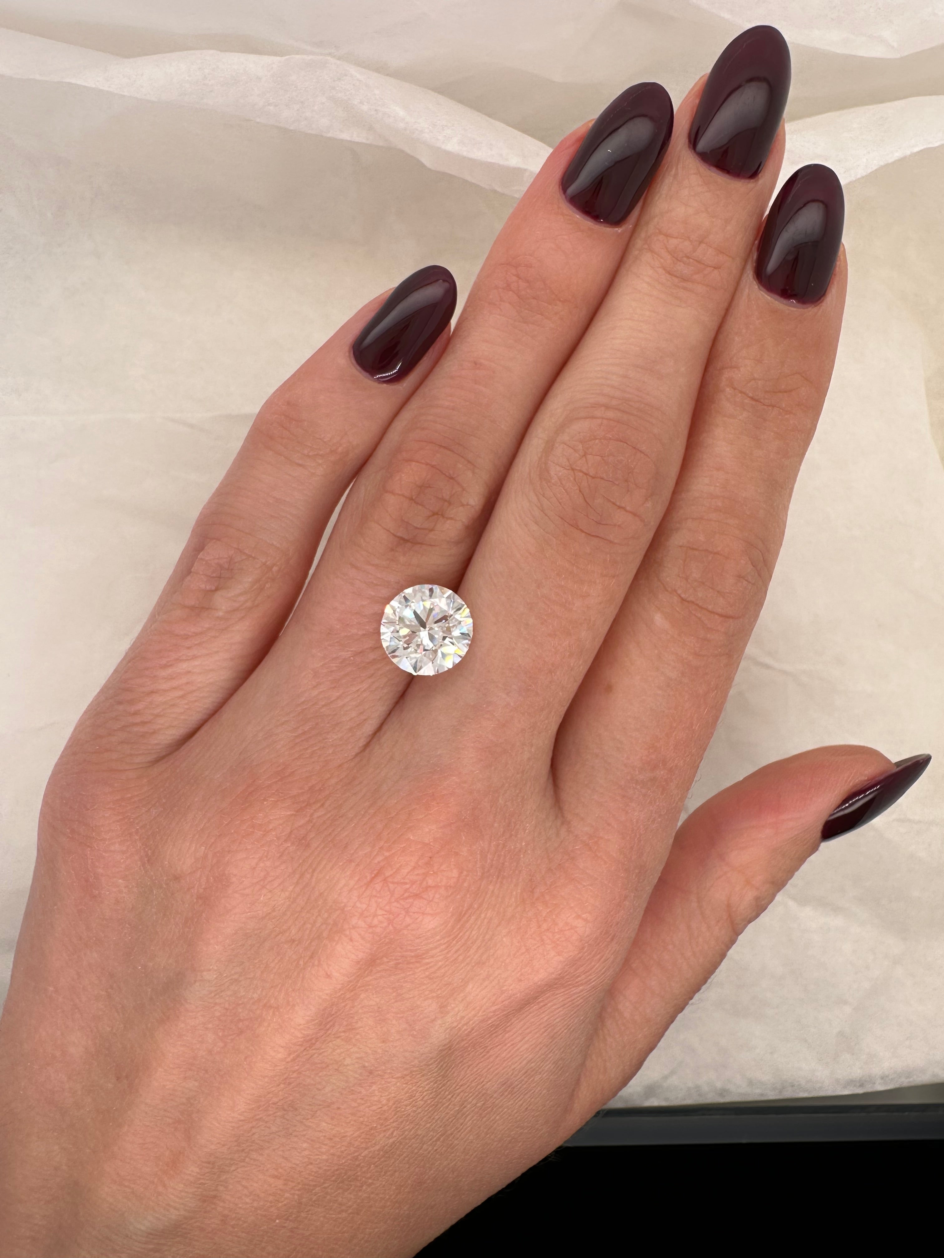 3.05 ROUND BRILLIANT LAB DIAMOND