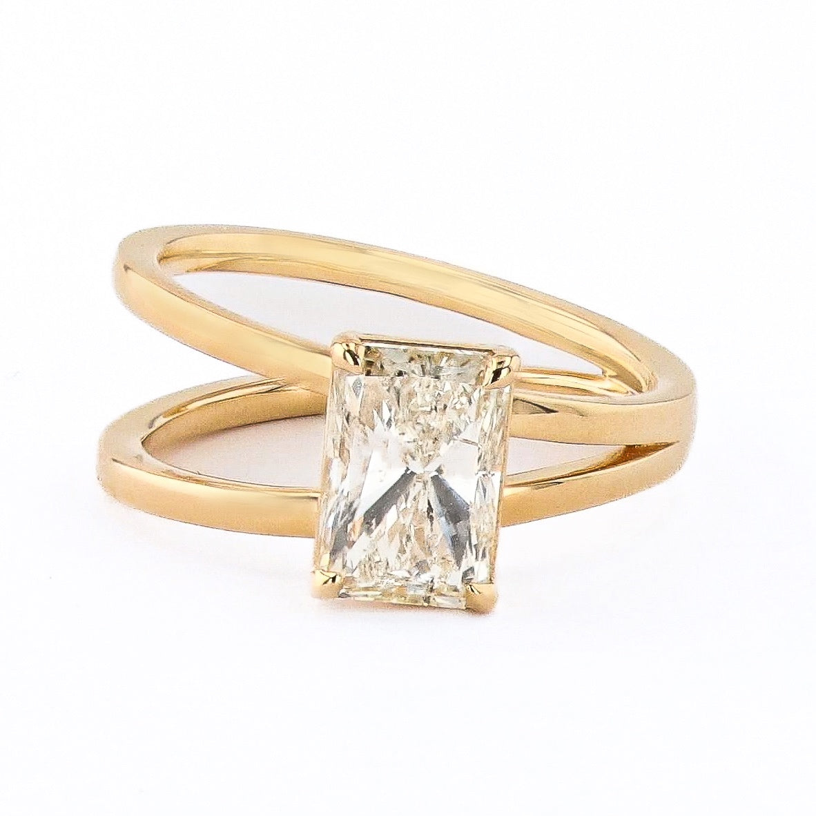 2.00 RADIANT CUT DIAMOND OFF-SET RING
