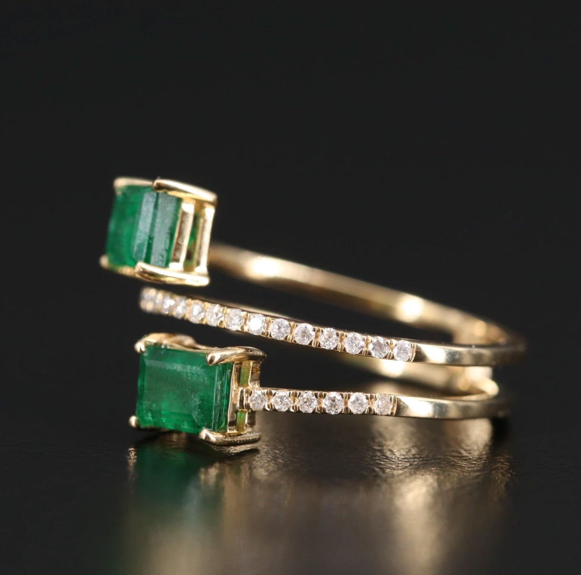 DOUBLE EMERALD TWIST RING