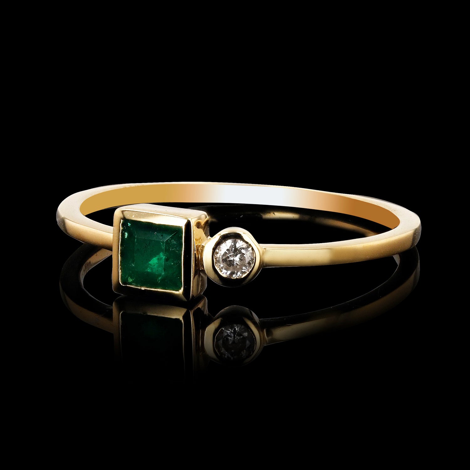 EMERALD AND DIAMOND STACKING RING