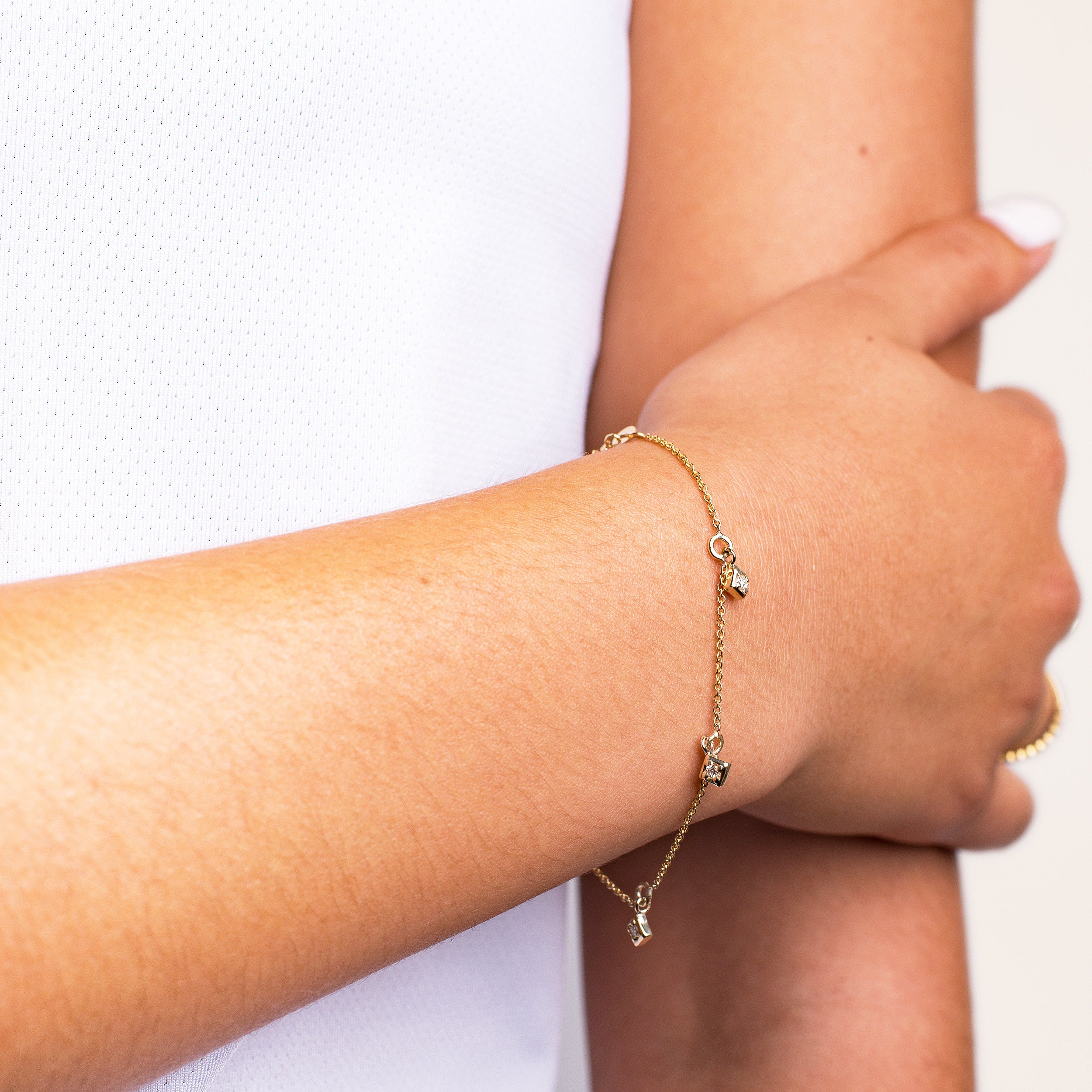 KITE DIAMOND DANGLE BRACELET