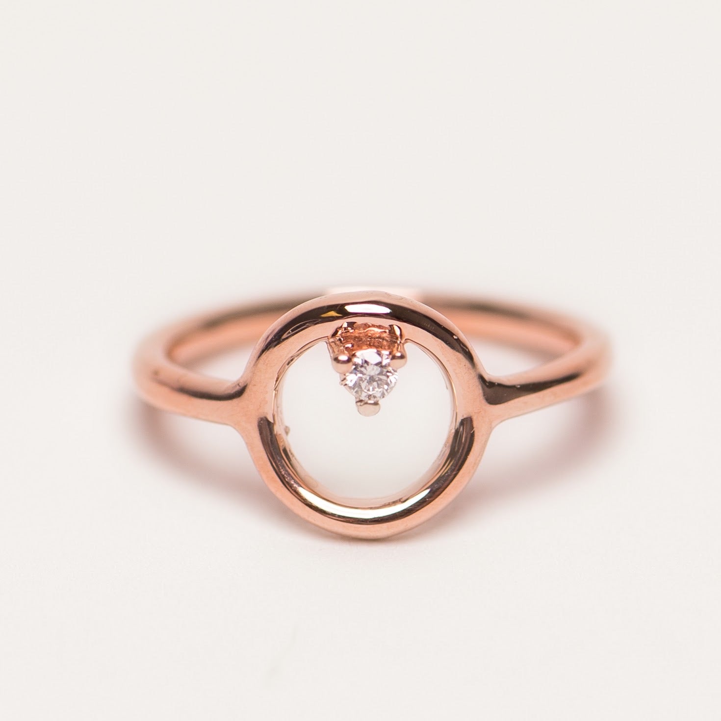 OPEN CIRCLE DIAMOND RING