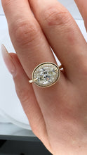 Load image into Gallery viewer, 1.70 CARAT OVAL DIAMOND RING