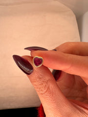 SOLO RUBY HEART BEZEL STUD