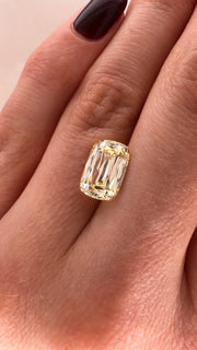 3.05 CARAT FANCY YELLOW SCISSOR CUT LAB DIAMOND