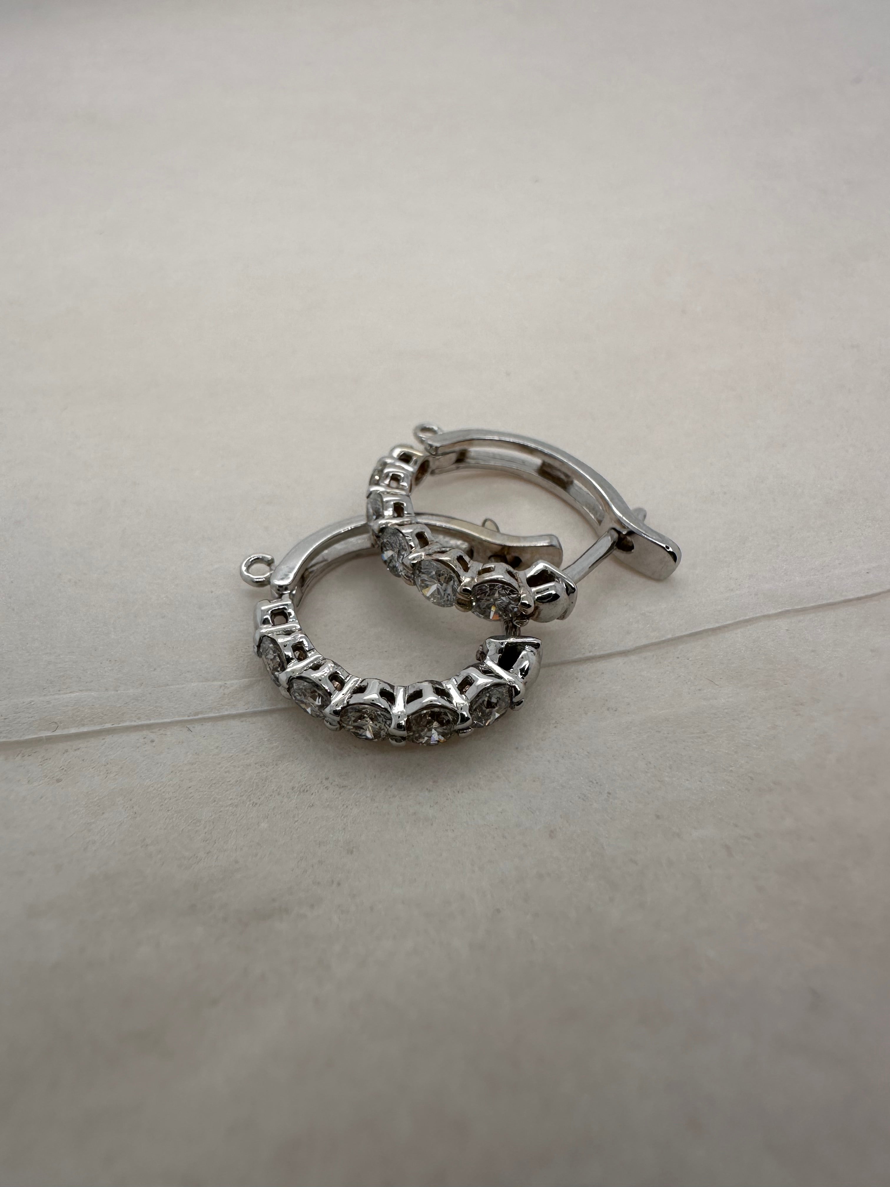 MEDIUM DIAMOND HUGGIES