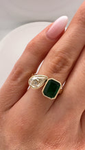 Load image into Gallery viewer, EMERALD AND DIAMOND BEZEL TOI ET MOI