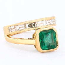 Load image into Gallery viewer, EMERALD AND BAGUETTE DIAMOND RING