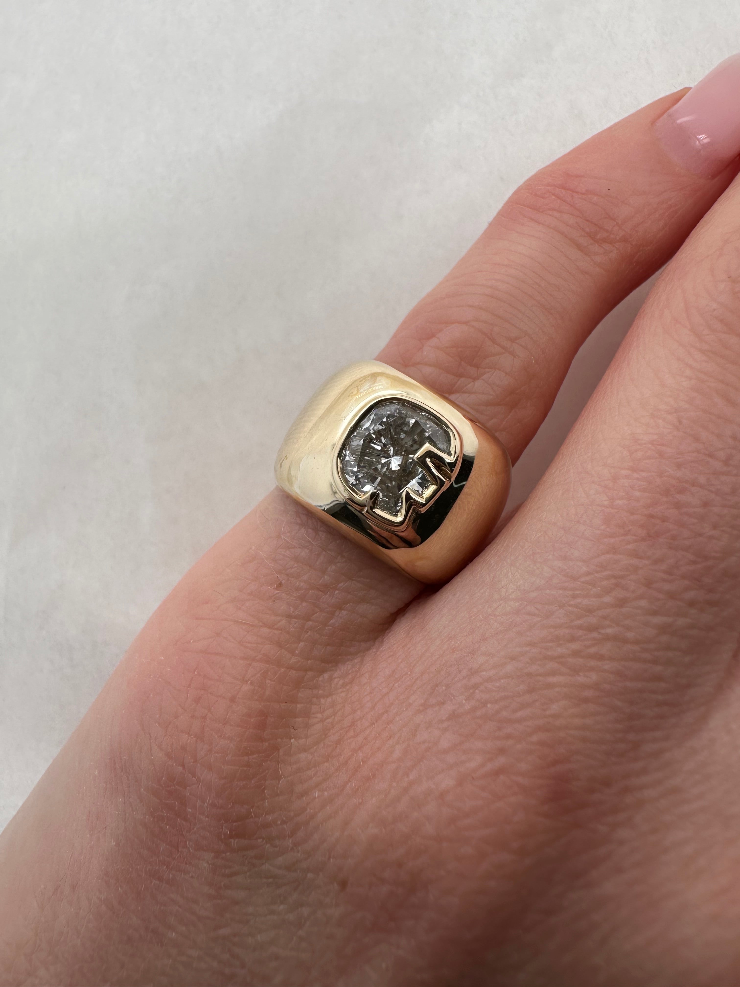 THE BOMBÈ LETTER SIGNET