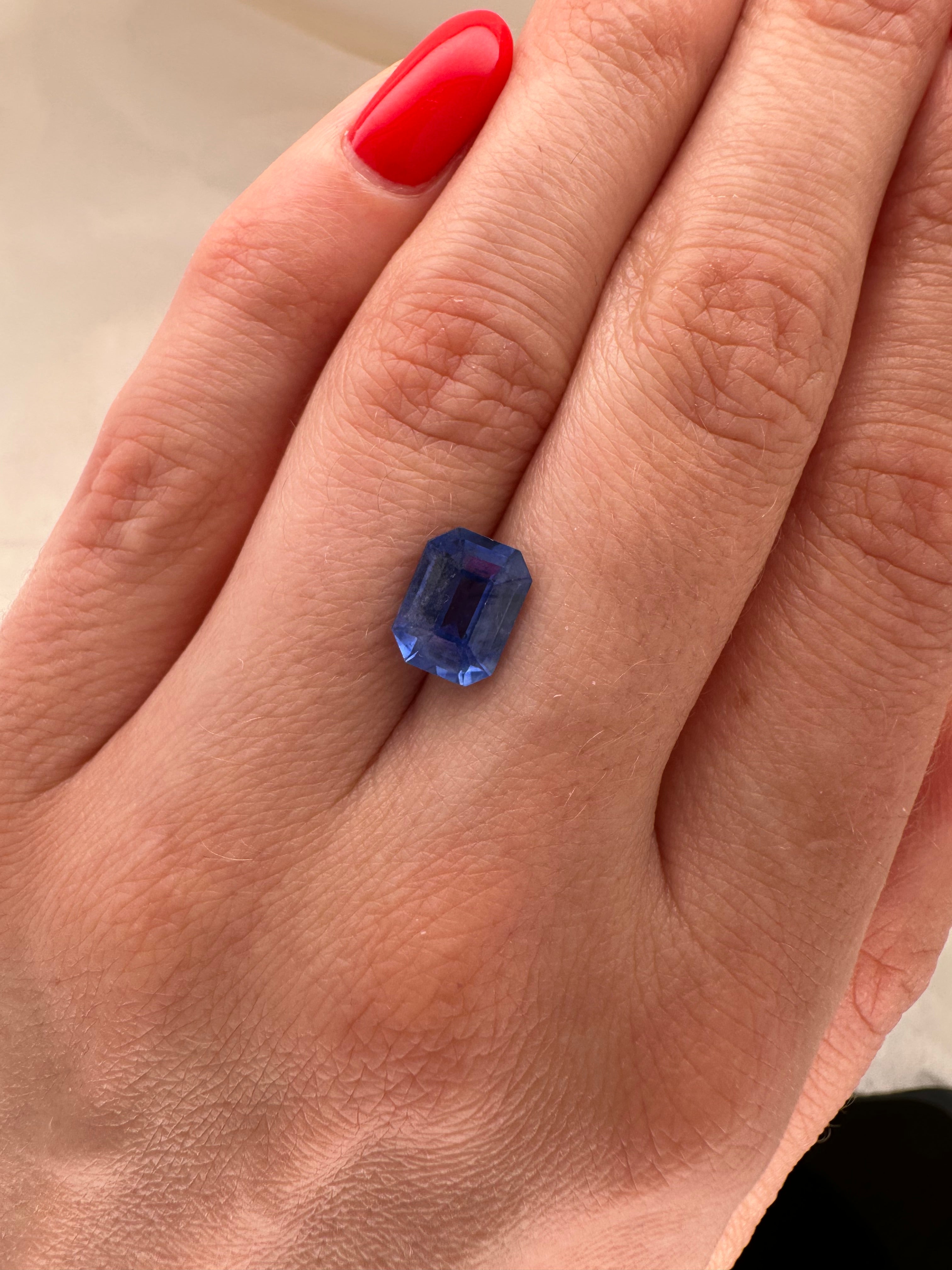 2.77 CARAT SAPPHIRE