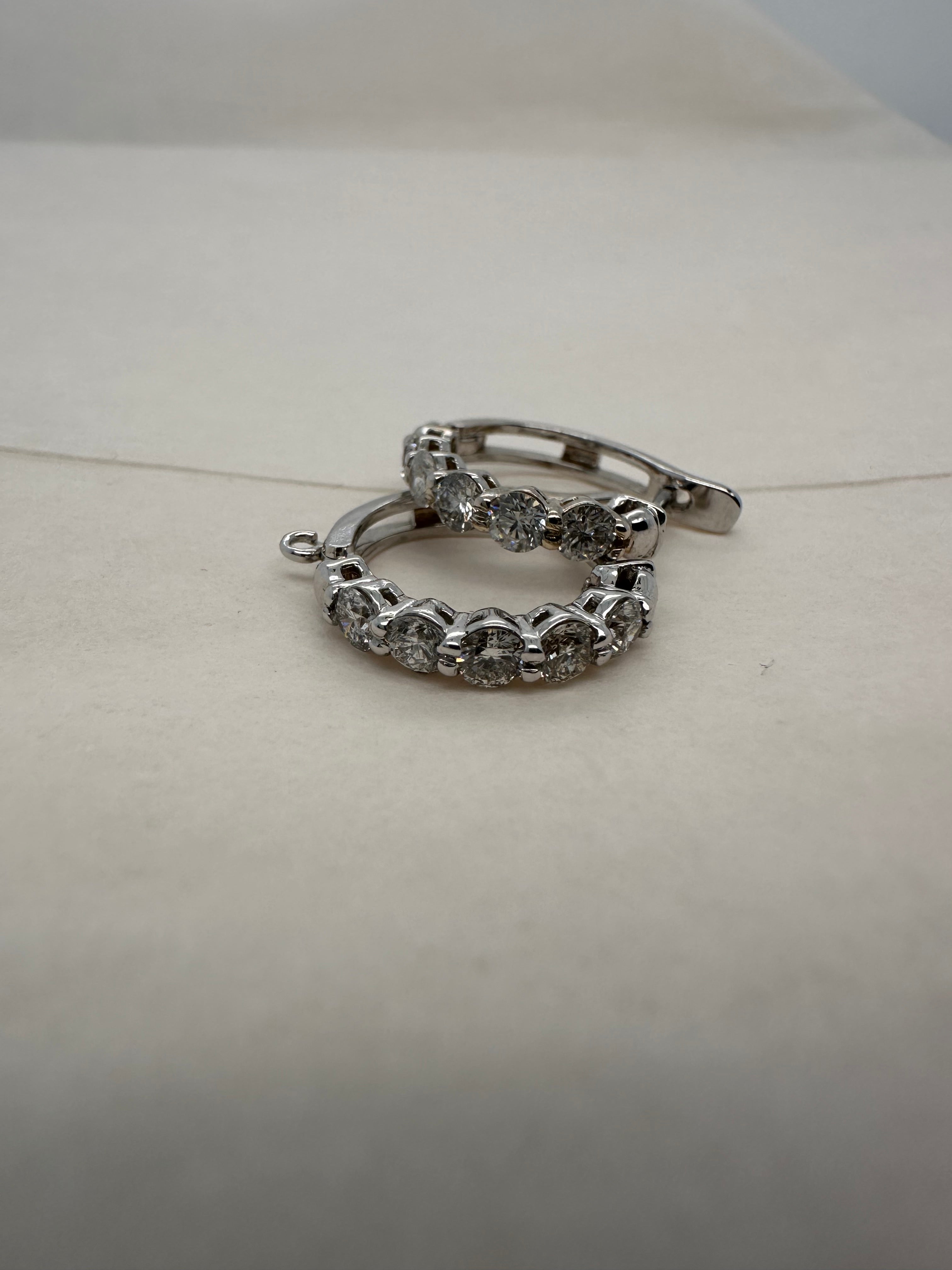 MEDIUM DIAMOND HUGGIES