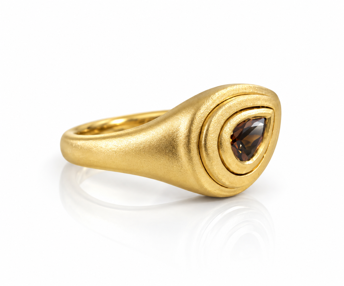THE NOCTURNE PINKY RING