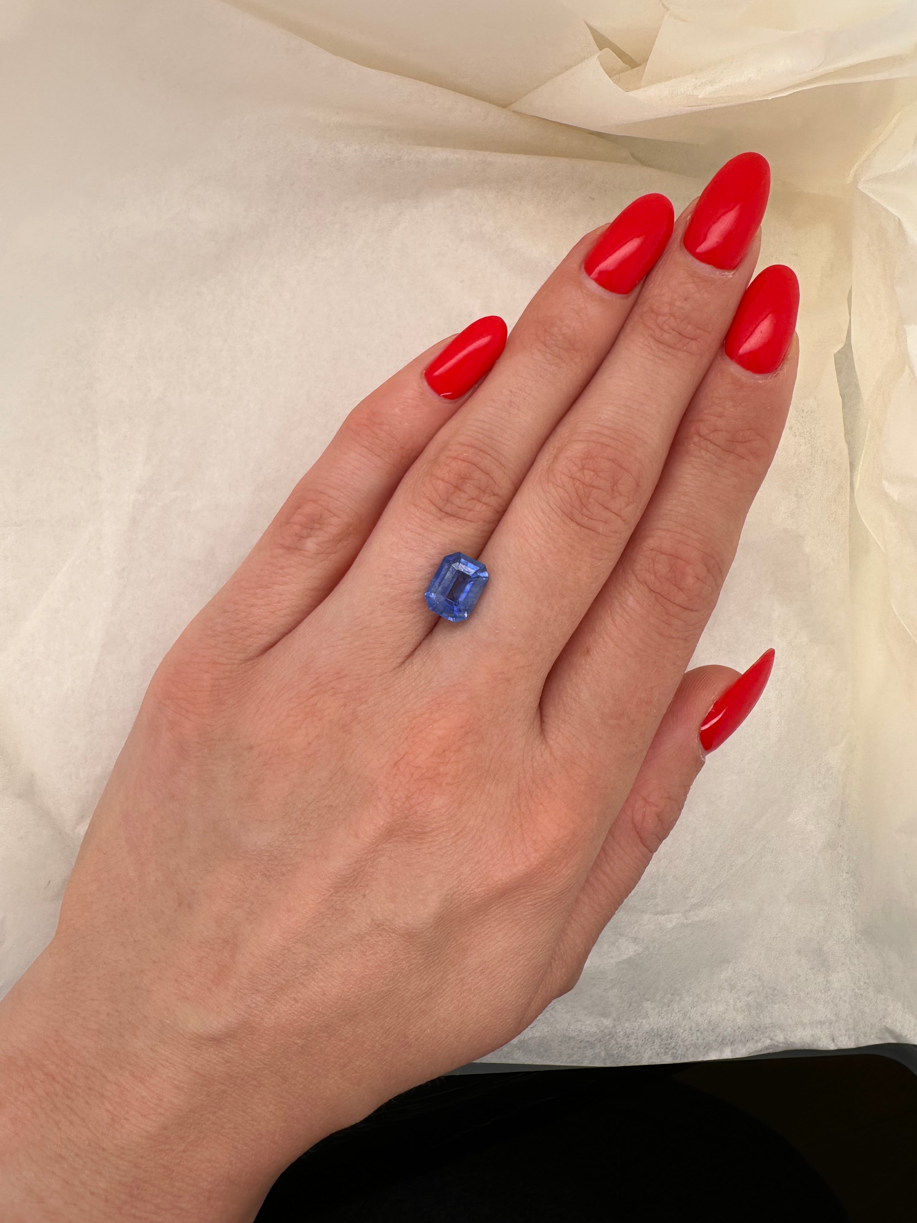 2.77 CARAT SAPPHIRE