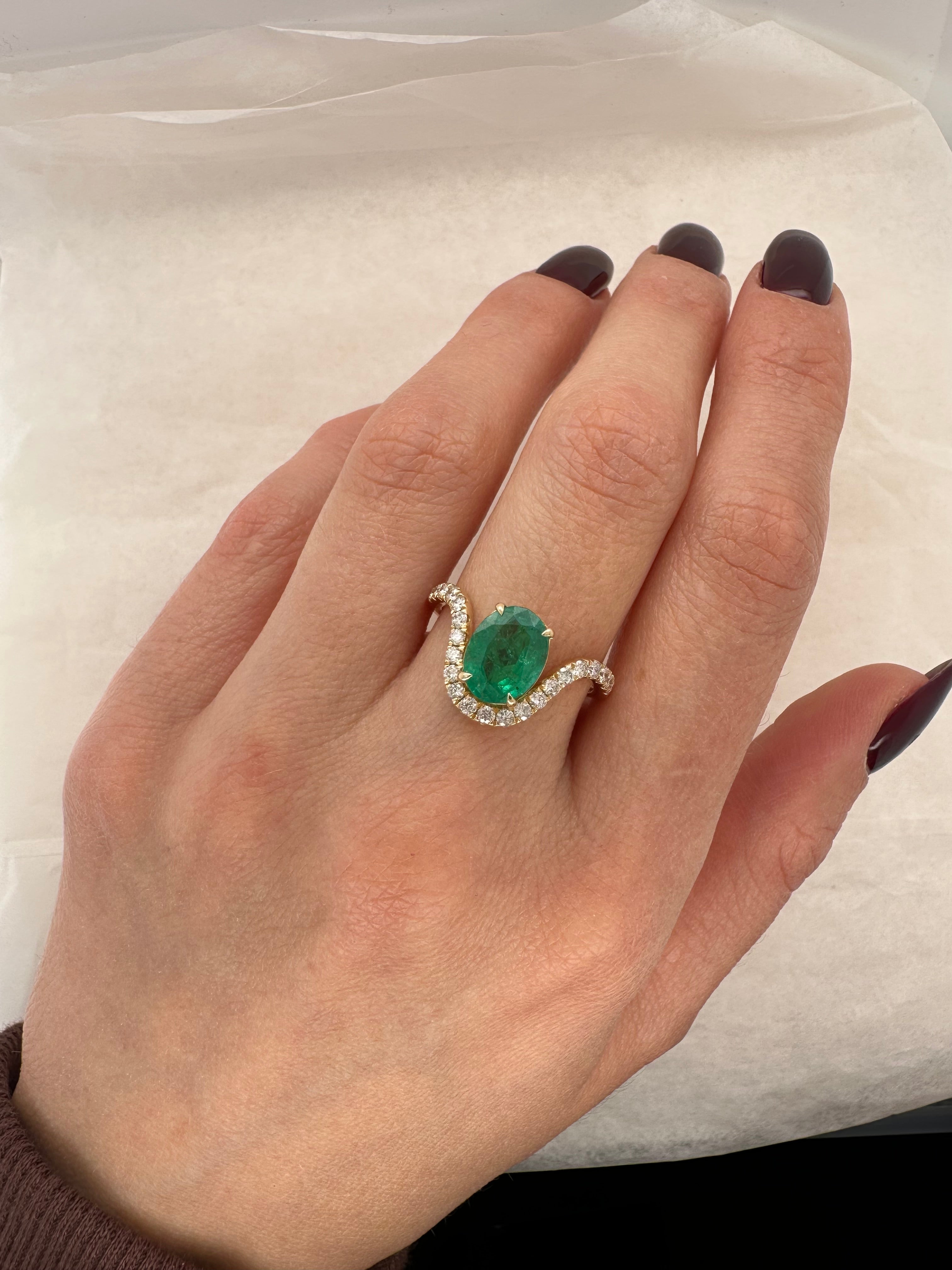 EMERALD SWOOP RING