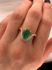 EMERALD SWOOP RING