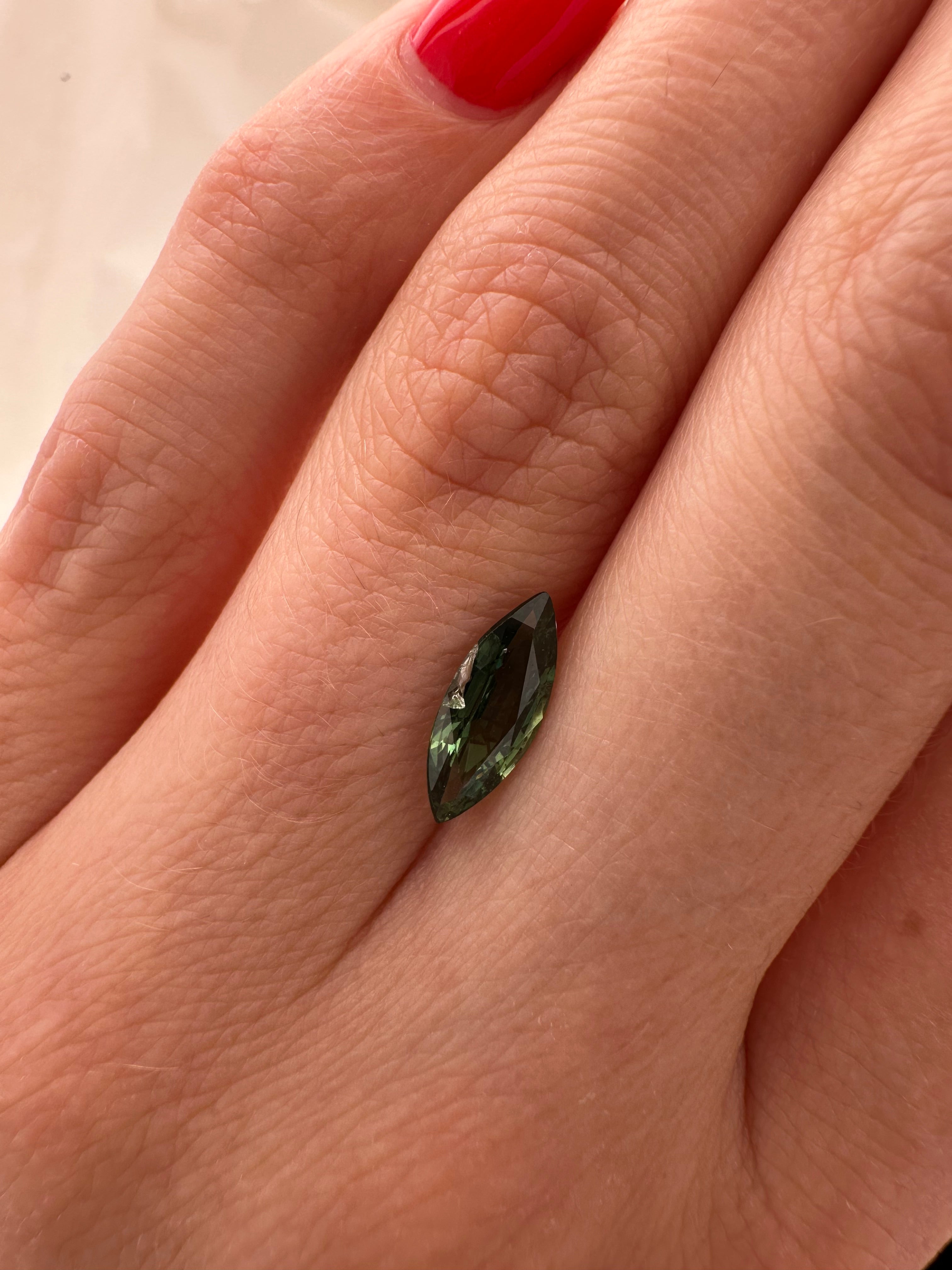 1.05 CARAT NO HEAT SAPPHIRE