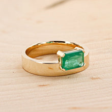 Load image into Gallery viewer, EMERALD AND YELLOW GOLD CIGAR BAND