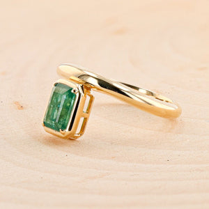 EMERALD BEZEL GROOVE RING