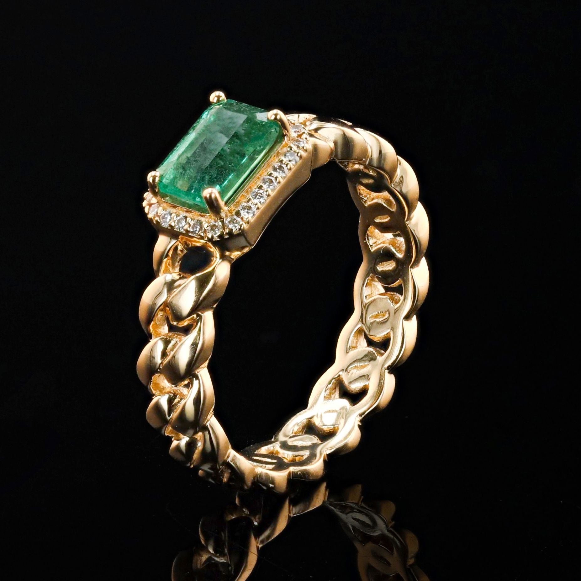 EMERALD CHAIN RING