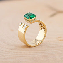 Load image into Gallery viewer, EMERALD AND BAGUETTE DIAMOND OPEN CIGAR BAND
