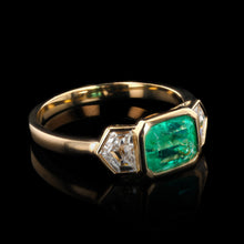 Load image into Gallery viewer, COLOMBIAN EMERALD AND CADILLAC DIAMOND BEZEL RING