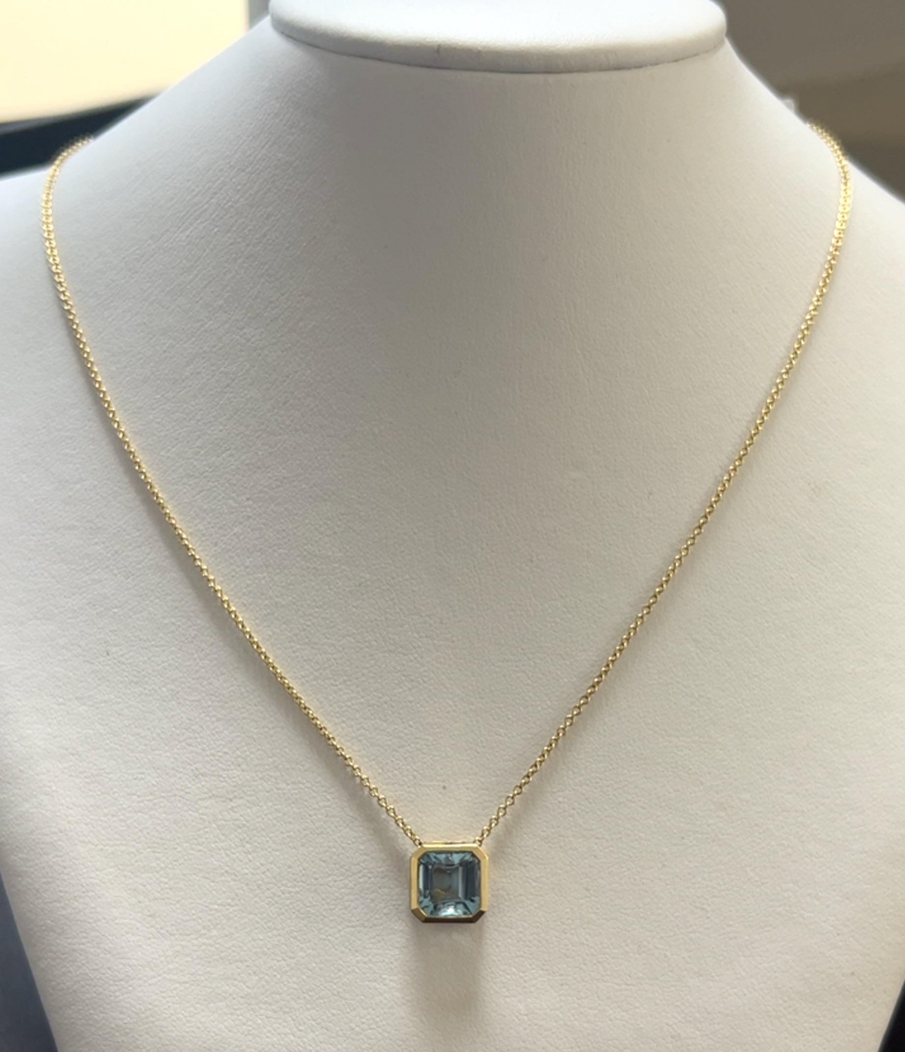 AQUAMARINE GEMSTONE PENDANT NECKLACE