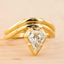 Load image into Gallery viewer, 1.40 KITE SHAPED DIAMOND RING