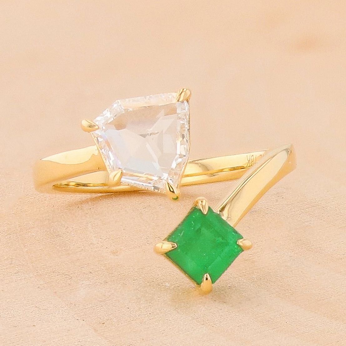 EMERALD AND ROSE CUT DIAMOND TOI ET MOI RING