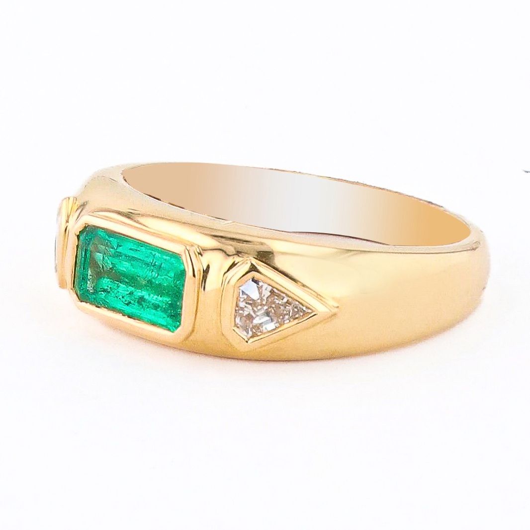 COLOMBIAN EMERALD AND DIAMOND BAND