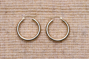 SMALL CHUNKY GOLD HOOPS