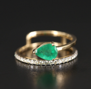 EMERALD PEAR SHAPE RING