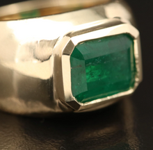 Load image into Gallery viewer, EMERALD DOME RING